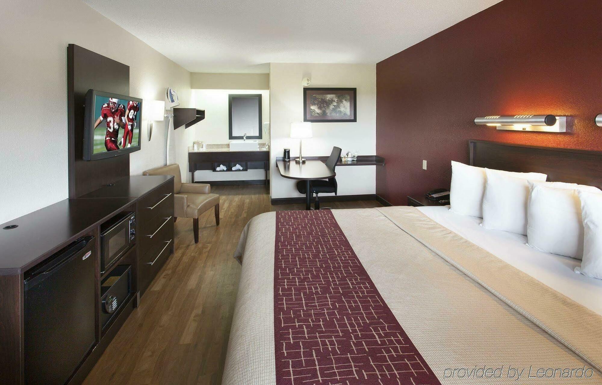 Red Roof Plus+ Chicago - 3*